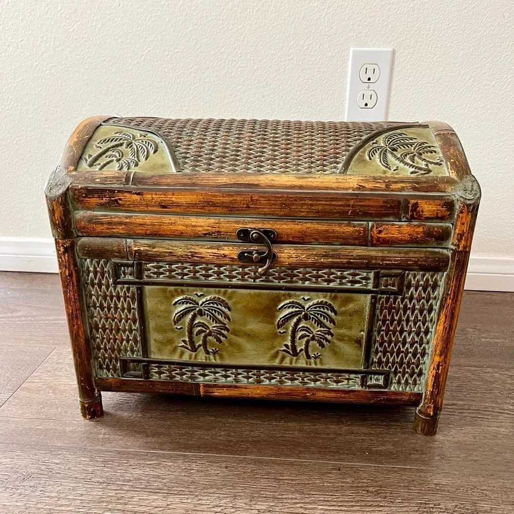 Vintage-Inspired Palm Motif Decorative Storage Trunk - Green and Brown
